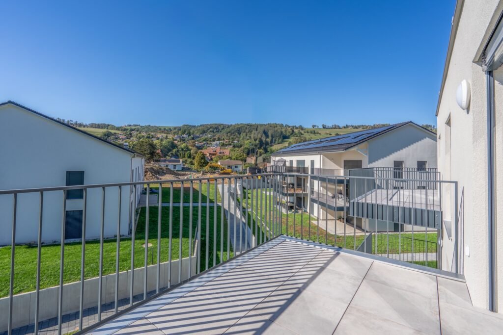 Terrasse avec vue sur les collines, 2,5 pièces